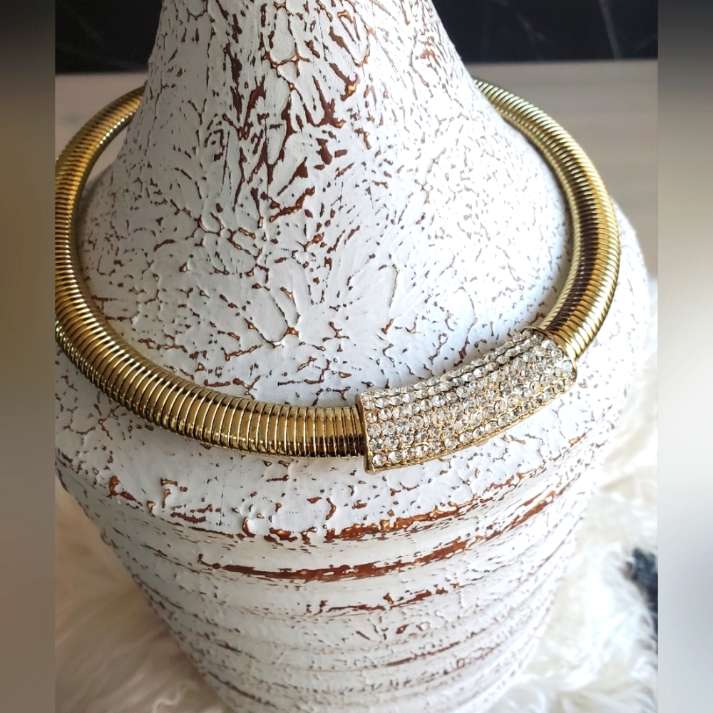 Stunning Gold and Crystal Choker Necklace -strong magnetic clasp